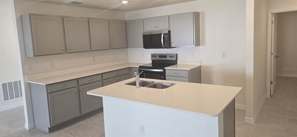 Image 4 of property listing at 184 ATHABASCA DRIVE, Poinciana, FL 34759