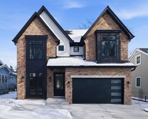 611 S Prospect Avenue, Elmhurst, IL 60126