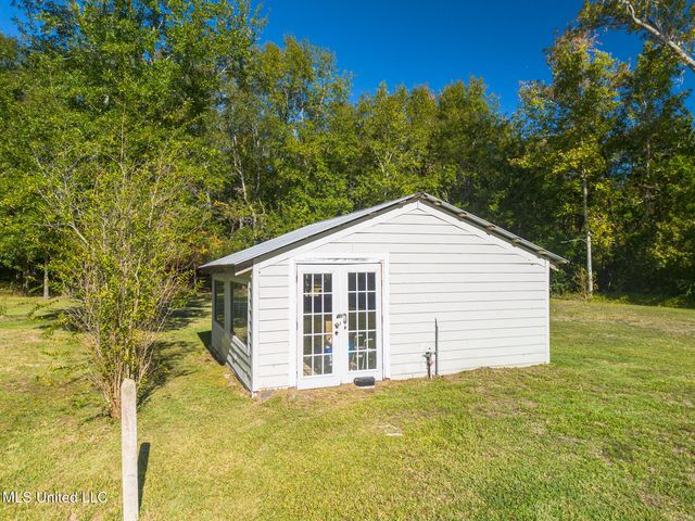 502 Jeff Davis Avenue, Waveland, MS 39576