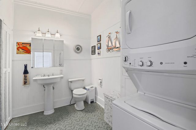 502 Jeff Davis Avenue, Waveland, MS 39576