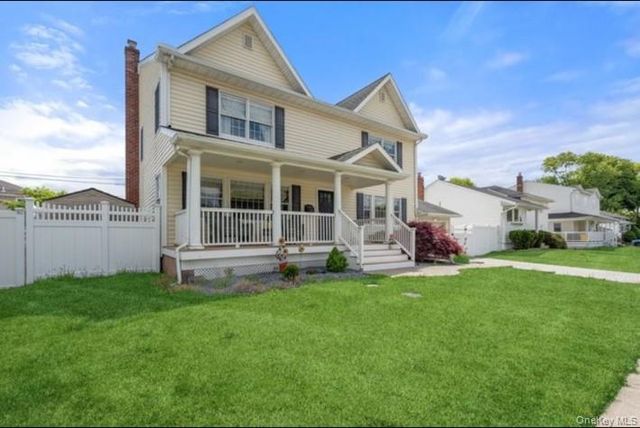 47 Syosset Circle, Syosset, NY 11791