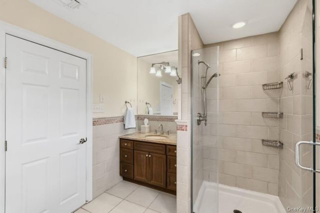 47 Syosset Circle, Syosset, NY 11791