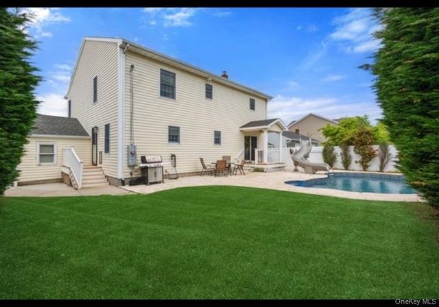 47 Syosset Circle, Syosset, NY 11791