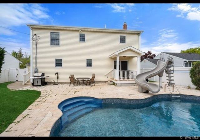 47 Syosset Circle, Syosset, NY 11791