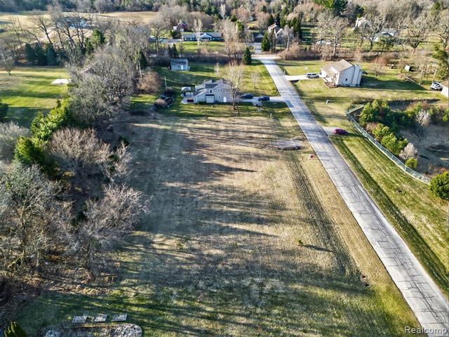 4640 Melanie Lane, White Lake, MI 48383