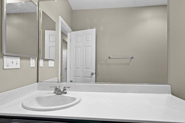 2200 Gallery Dr, Riverbank, CA 95367