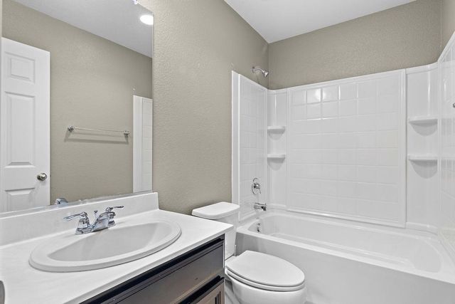 2200 Gallery Dr, Riverbank, CA 95367