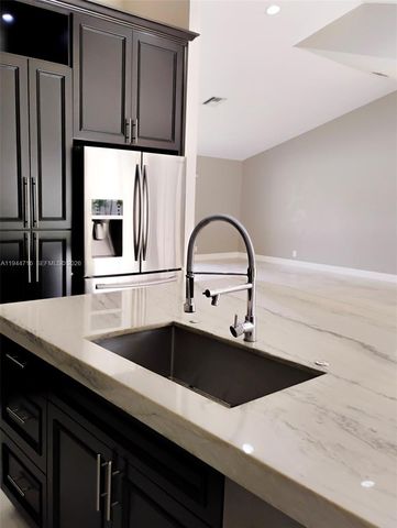 9654 Sun Pointe Dr, Boynton Beach, FL 33437