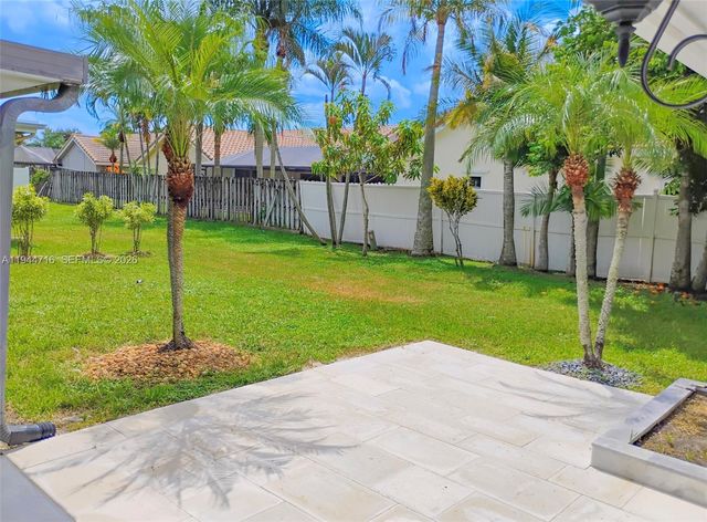 9654 Sun Pointe Dr, Boynton Beach, FL 33437