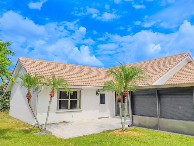 9654 Sun Pointe Dr, Boynton Beach, FL 33437