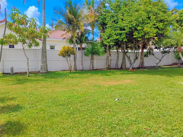 9654 Sun Pointe Dr, Boynton Beach, FL 33437