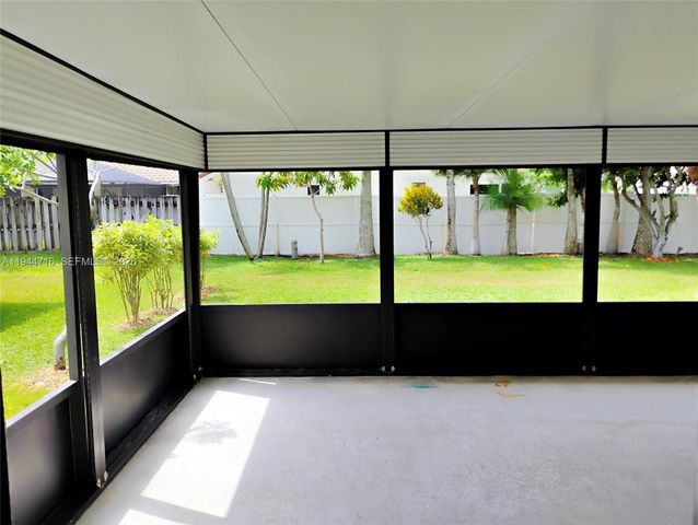 9654 Sun Pointe Dr, Boynton Beach, FL 33437