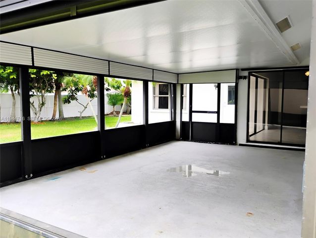 9654 Sun Pointe Dr, Boynton Beach, FL 33437