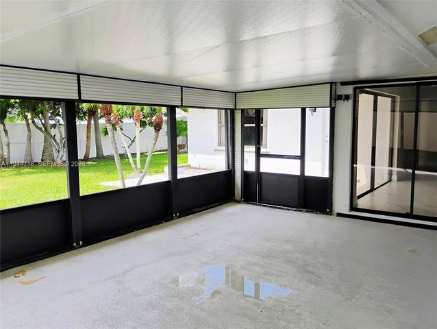 9654 Sun Pointe Dr, Boynton Beach, FL 33437