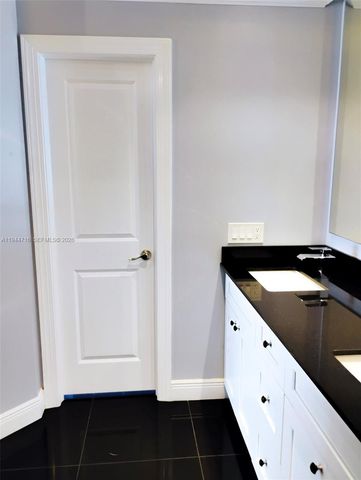 9654 Sun Pointe Dr, Boynton Beach, FL 33437