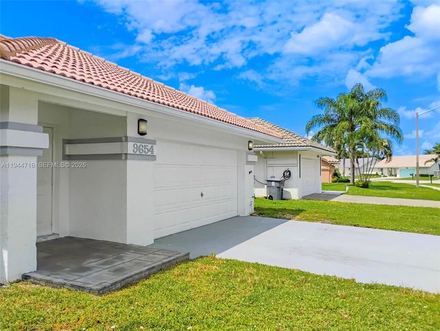 9654 Sun Pointe Dr, Boynton Beach, FL 33437