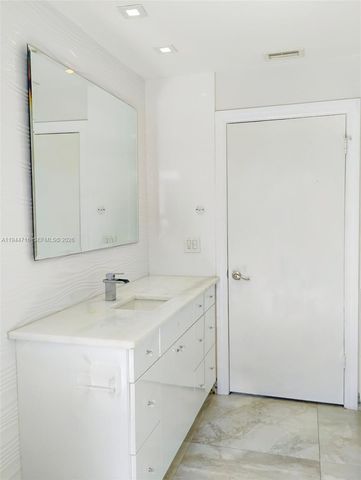 9654 Sun Pointe Dr, Boynton Beach, FL 33437