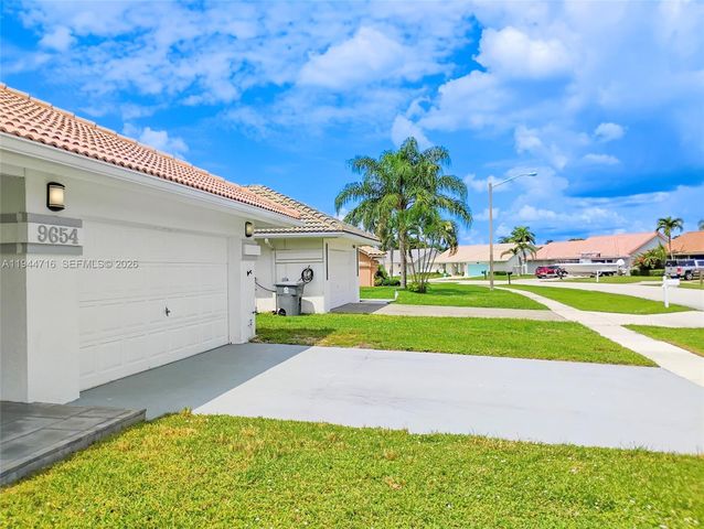 9654 Sun Pointe Dr, Boynton Beach, FL 33437