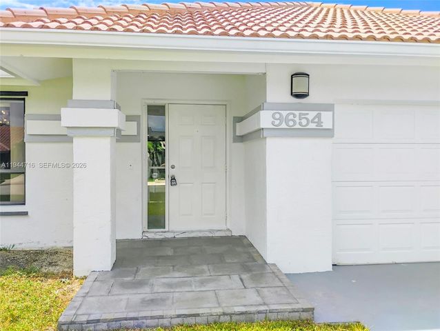 9654 Sun Pointe Dr, Boynton Beach, FL 33437