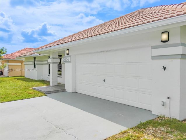 9654 Sun Pointe Dr, Boynton Beach, FL 33437