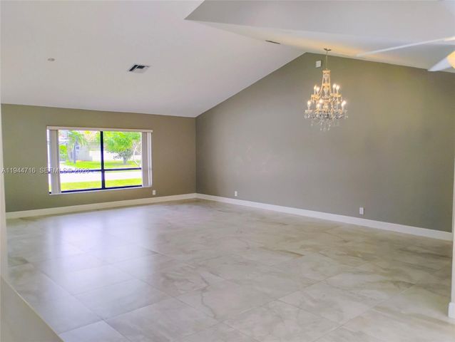 9654 Sun Pointe Dr, Boynton Beach, FL 33437