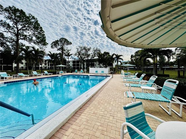 4910 BAY STREET NE 309, St Petersburg, FL 33703