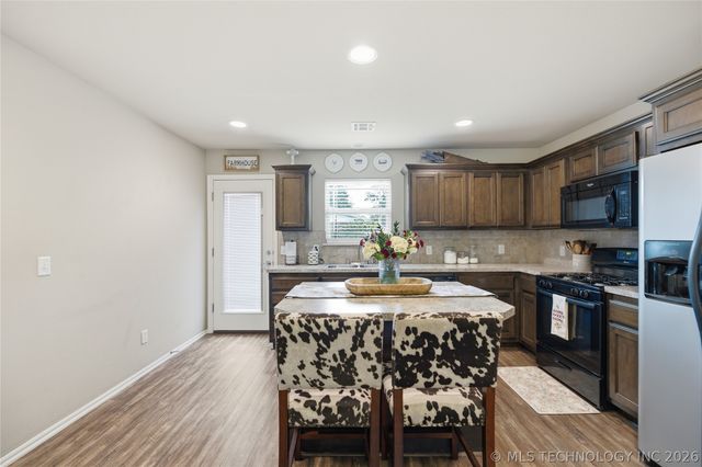 323 N Fairland Avenue, Coweta, OK 74429