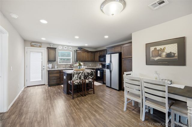 323 N Fairland Avenue, Coweta, OK 74429