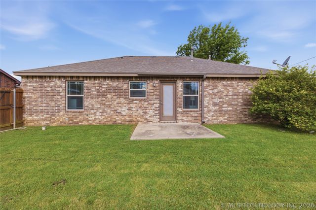 323 N Fairland Avenue, Coweta, OK 74429