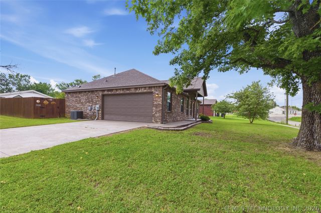 323 N Fairland Avenue, Coweta, OK 74429