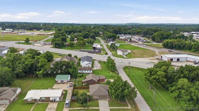 323 N Fairland Avenue, Coweta, OK 74429