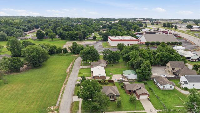 323 N Fairland Avenue, Coweta, OK 74429