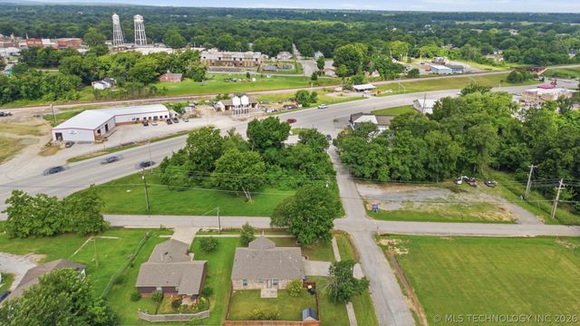 323 N Fairland Avenue, Coweta, OK 74429