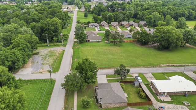 323 N Fairland Avenue, Coweta, OK 74429