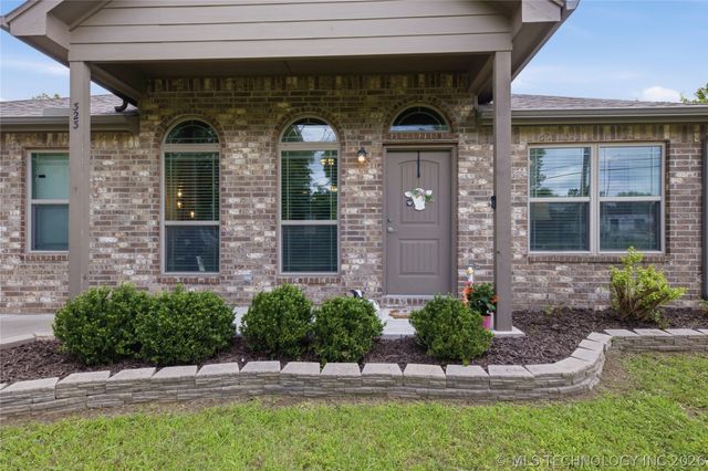 323 N Fairland Avenue, Coweta, OK 74429