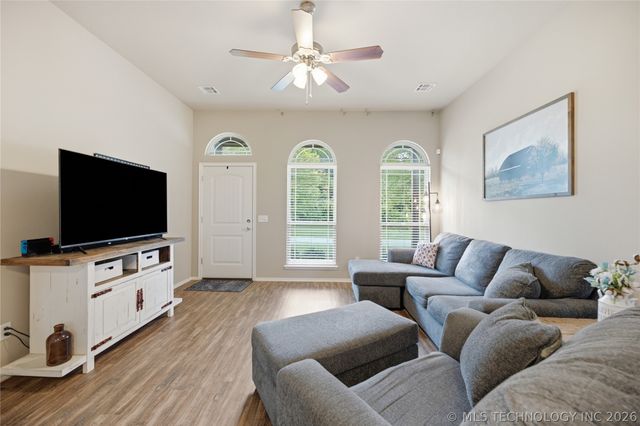 323 N Fairland Avenue, Coweta, OK 74429