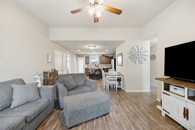 323 N Fairland Avenue, Coweta, OK 74429