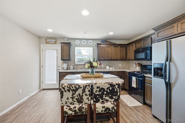 323 N Fairland Avenue, Coweta, OK 74429