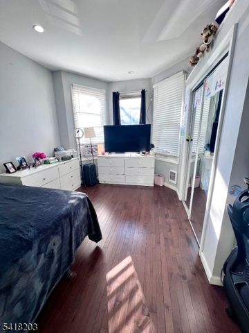 546 S Broad St, Elizabeth City, NJ 07202