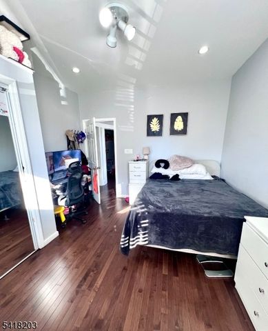 546 S Broad St, Elizabeth City, NJ 07202