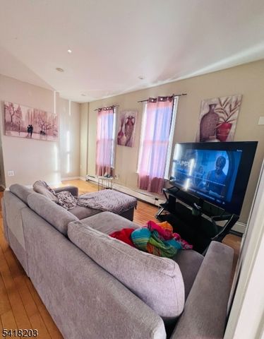 546 S Broad St, Elizabeth City, NJ 07202