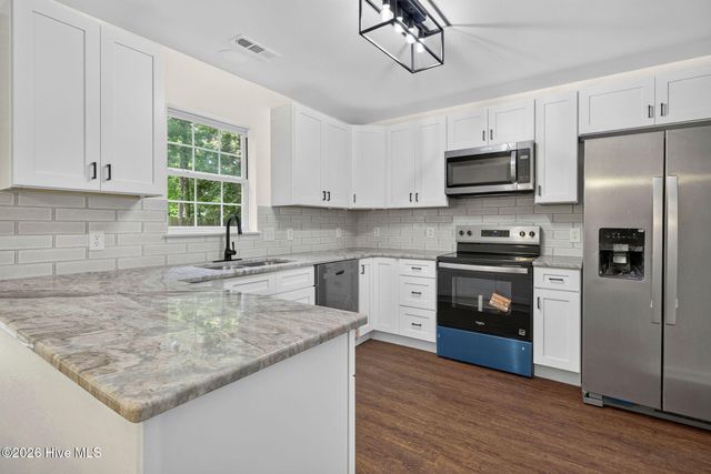 717 Benchmark Court, Wilmington, NC 28409