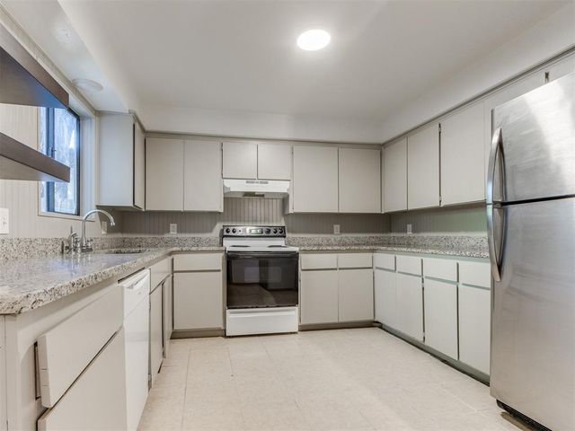 1404 Mary Lee Lane, Edmond, OK 73034