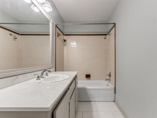 1404 Mary Lee Lane, Edmond, OK 73034