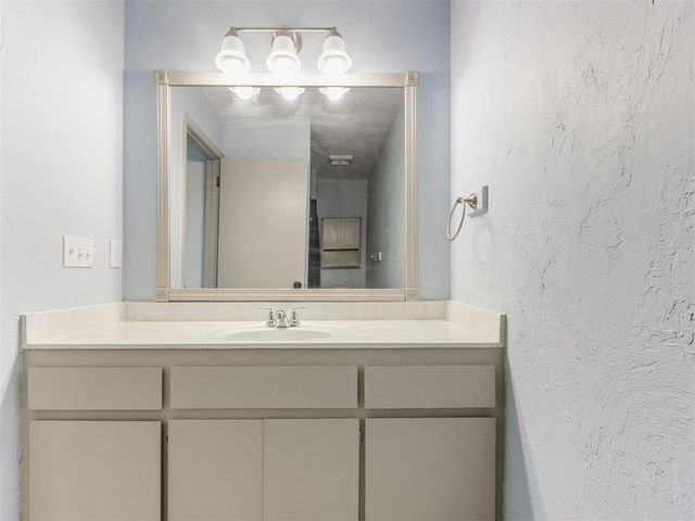 1404 Mary Lee Lane, Edmond, OK 73034