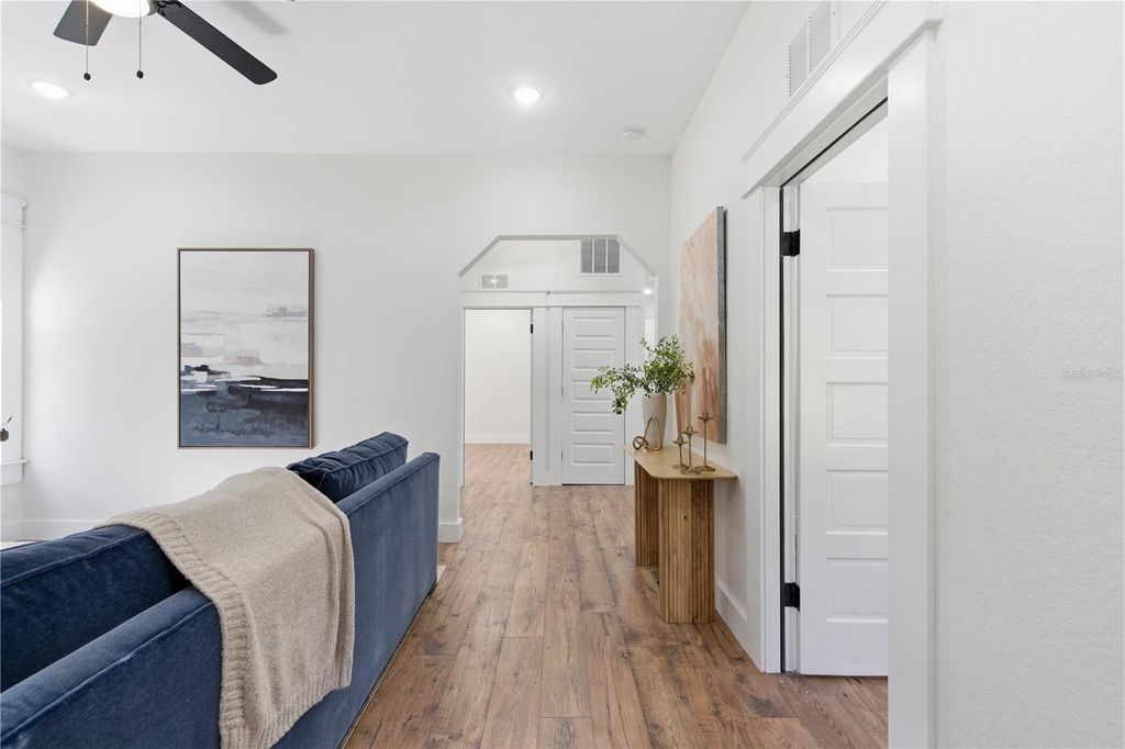 Image 6 of property listing at 5508 N BRANCH AVENUE, Tampa, FL 33604