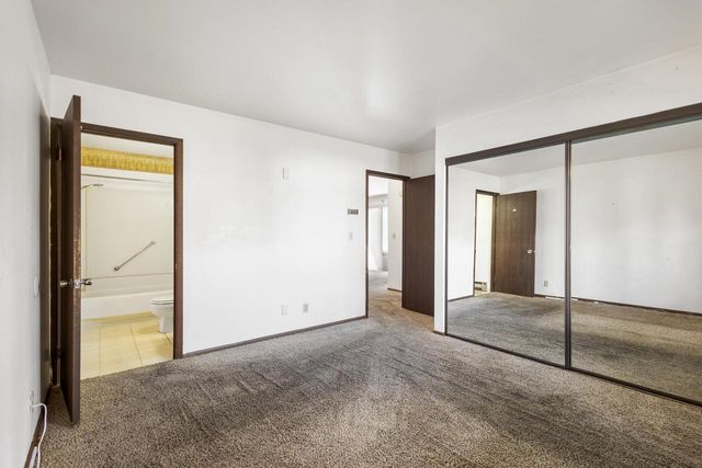 10818 W Donna DRIVE, Milwaukee, WI 53224