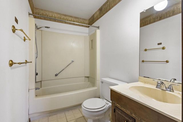 10818 W Donna DRIVE, Milwaukee, WI 53224