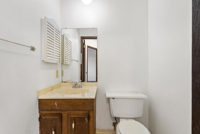 10818 W Donna DRIVE, Milwaukee, WI 53224