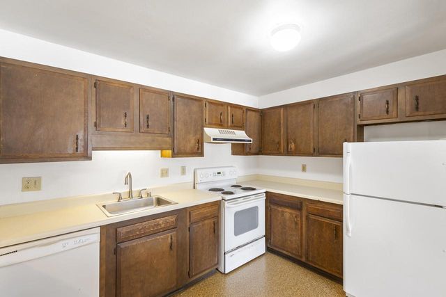 10818 W Donna DRIVE, Milwaukee, WI 53224